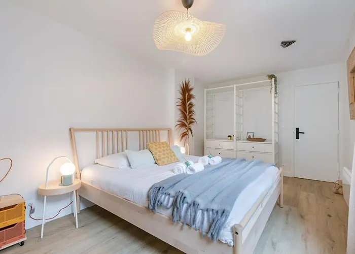 Casiola - Boulevard Apartment Near The Beach